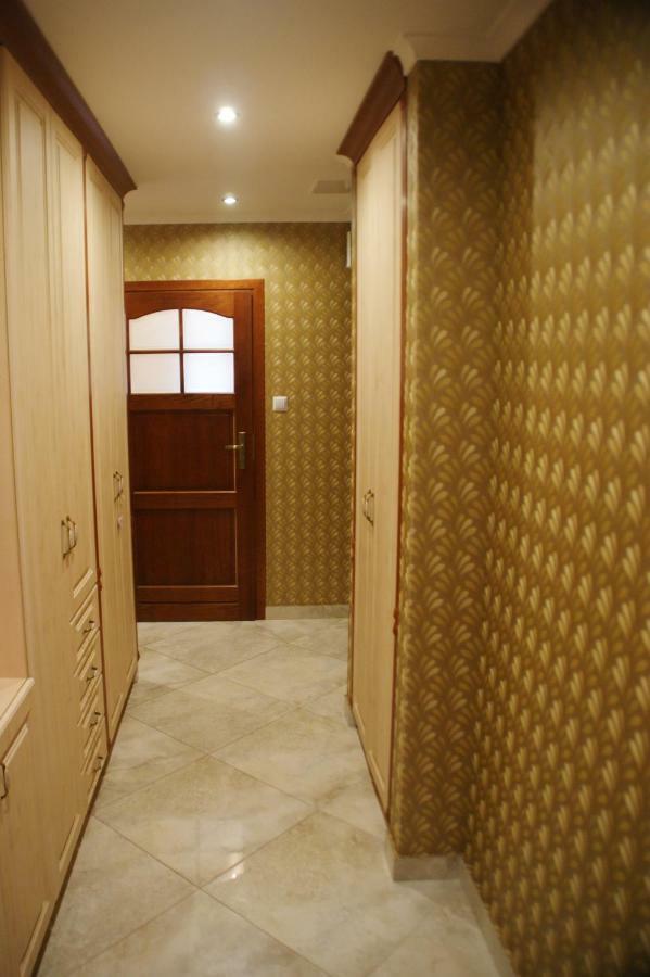 Villa La Val, Apartamenty Walbrzych Wałbrzych Exterior foto