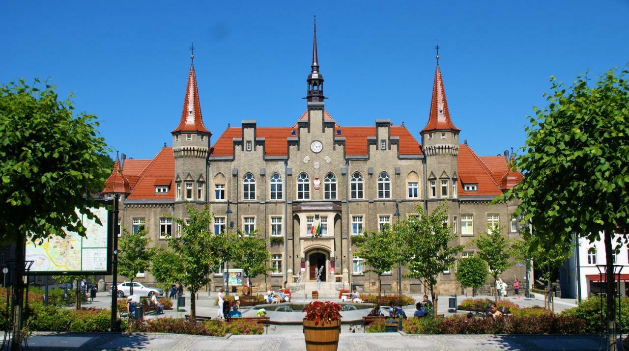 Villa La Val, Apartamenty Walbrzych Wałbrzych Exterior foto