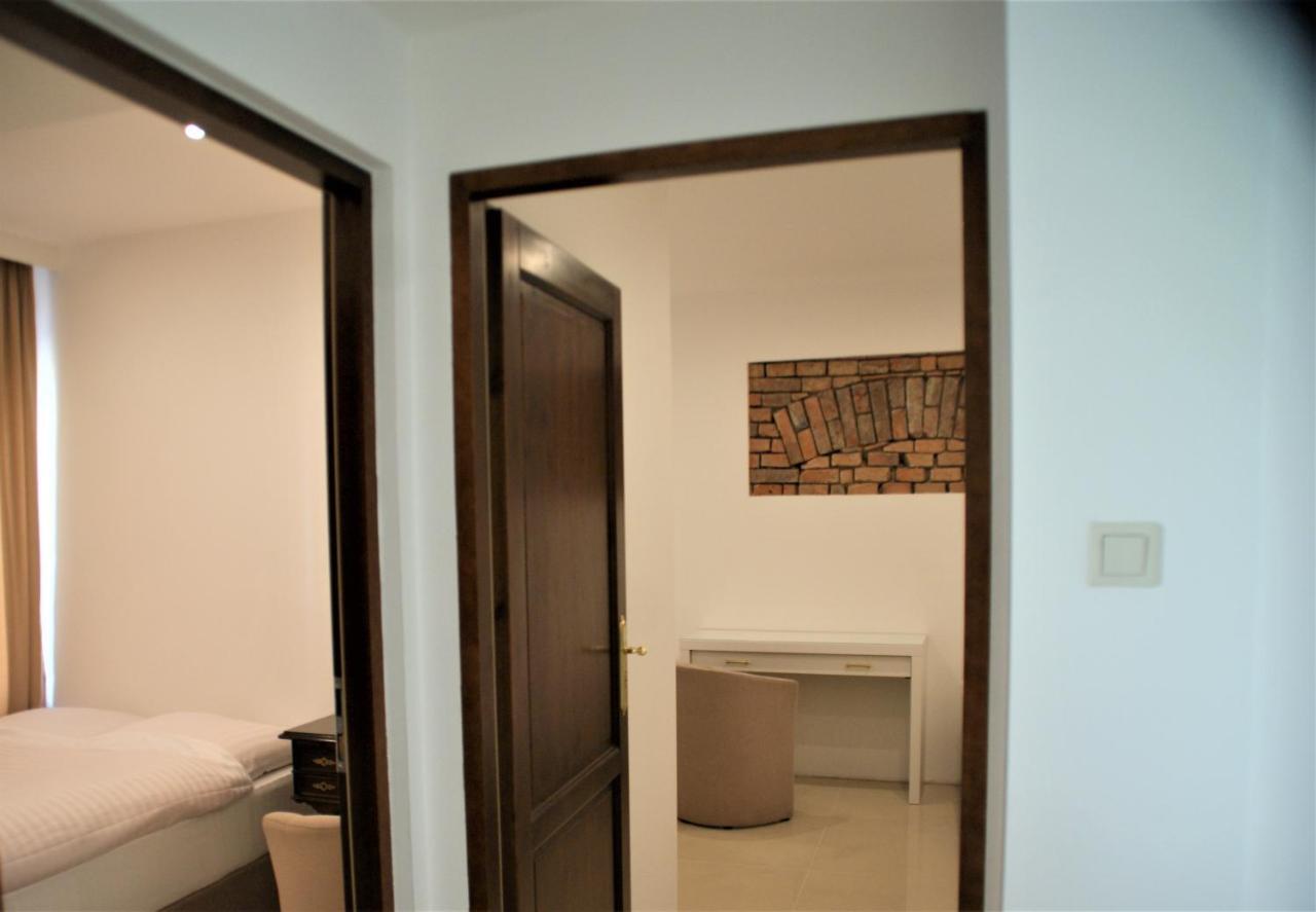 Villa La Val, Apartamenty Walbrzych Wałbrzych Exterior foto